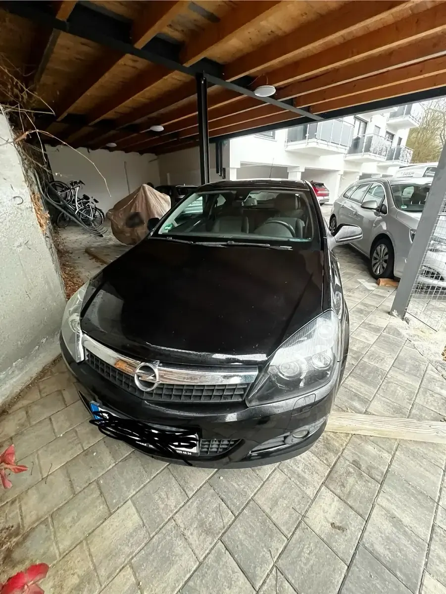 Gebraucht Opel Astra GTC 90 PS (66 kW) 2010 Schwarz Coupé