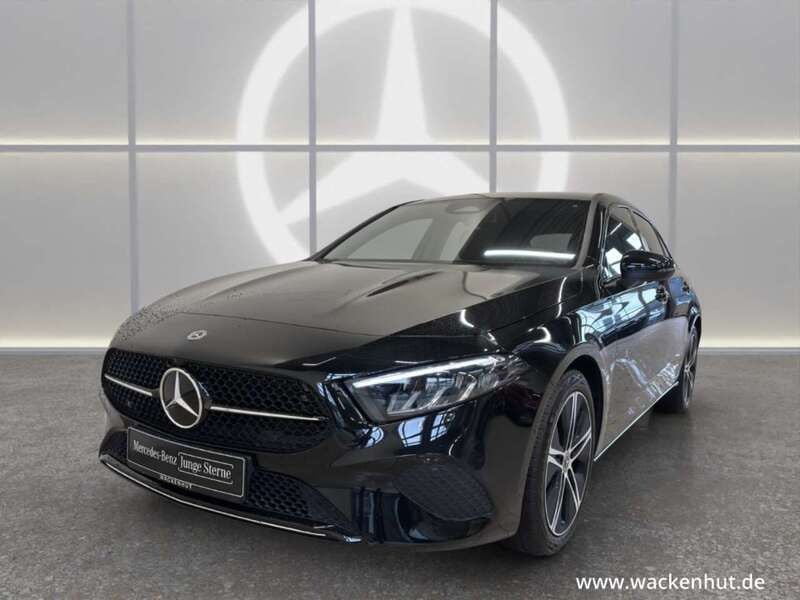 Schwarz Gebraucht 2023 Mercedes A200 Advanced Limousine | 29.930 € (Fairer Preis) - Bild 1/4