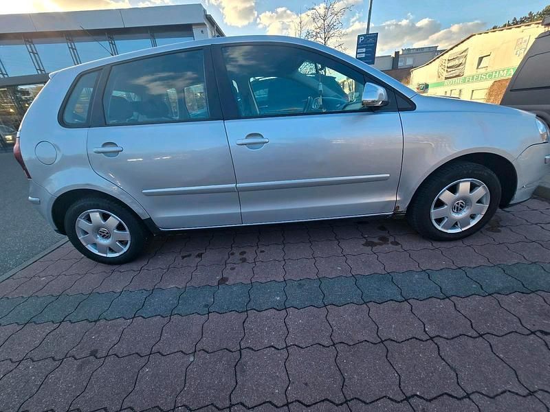 Gebraucht VW Polo 69 PS (50 kW) 2005 Silber Kleinwagen