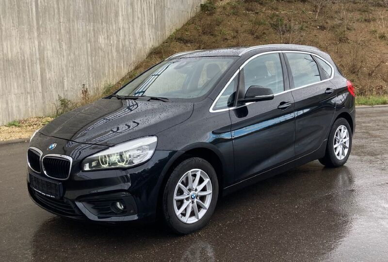 Schwarz Gebraucht 2016 BMW 220 Active Tourer Performance Van / Kleinbus | 11.900 € (Guter Preis) - Bild 1/4