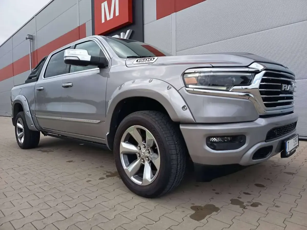 Gebraucht RAM 1500 401 PS (294 kW) 2021 Silber Pickup