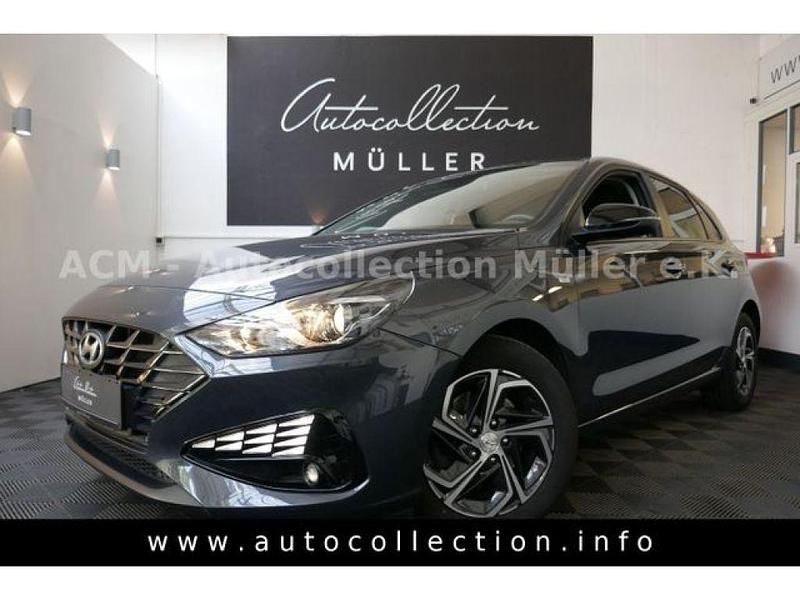 Dark knight (metallic) Gebraucht 2022 Hyundai i30 Limousine | 16.997 € (Guter Preis) - Bild 1/4