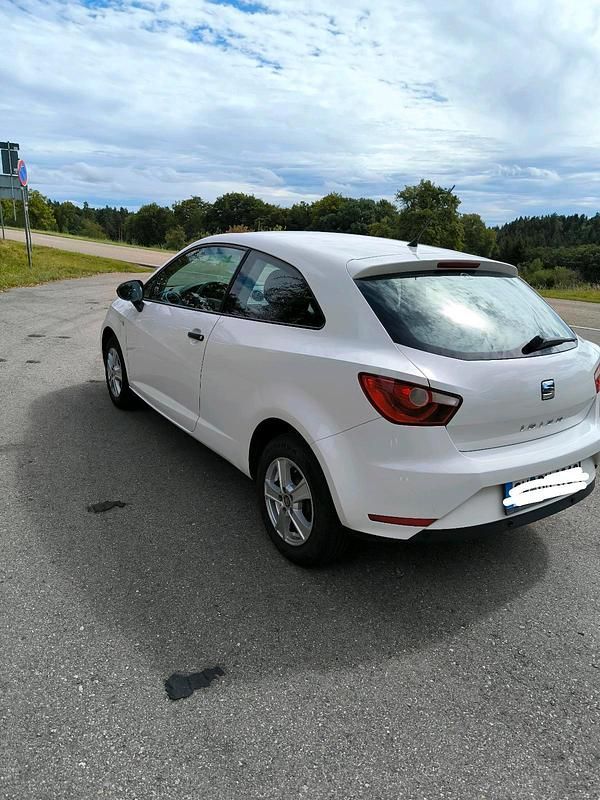 Weiß Gebraucht 2015 Seat Ibiza SC Kleinwagen | 5.400 € (Fairer Preis) - Bild 1/4