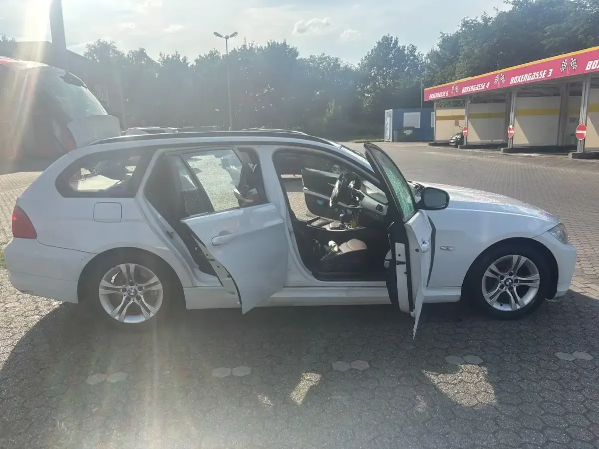 Gebraucht BMW 316 116 PS (85 kW) 2010 Schwarz Kombi