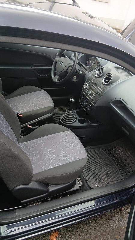 Gebraucht Ford Fiesta 69 PS (50 kW) 2006 Blau Kleinwagen