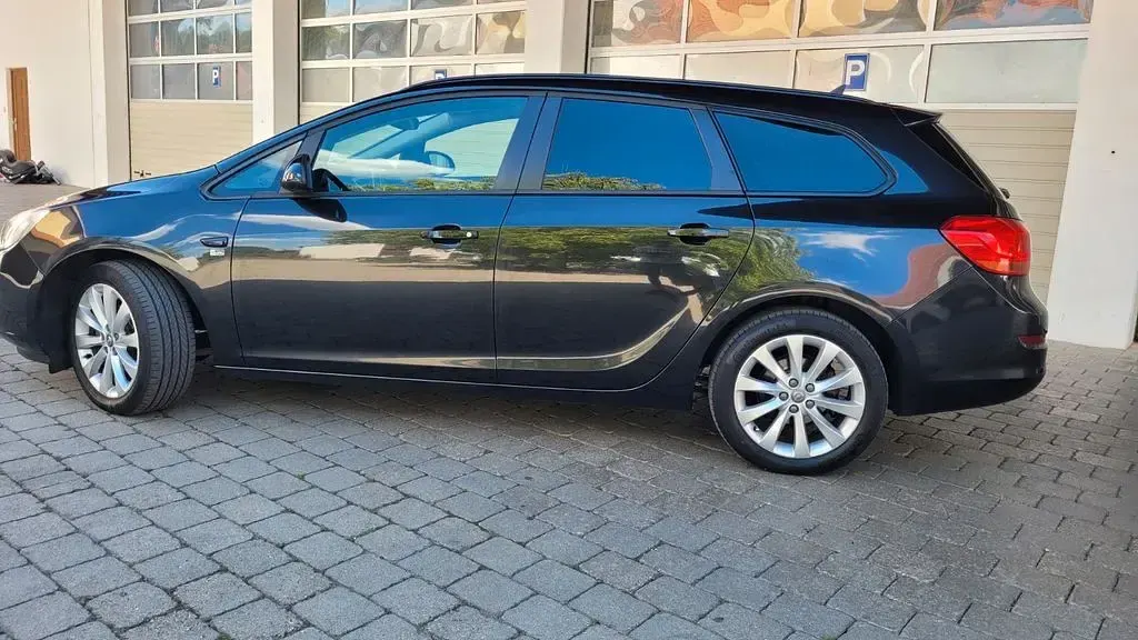 Gebraucht Opel Astra 116 PS (85 kW) 2012 Schwarz Kombi