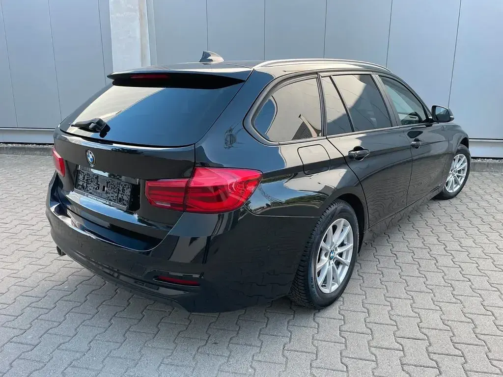 Gebraucht BMW 318 150 PS (110 kW) 2016 Black sapphire metallic Kombi