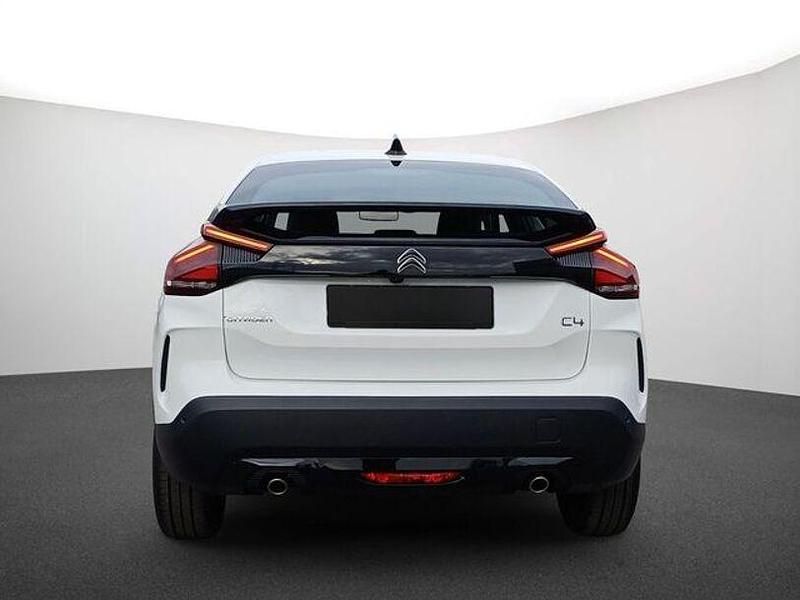 Second-hand Citroën C4 Feel 131 CP (96 kW) 2023 Alb Berlinǎ