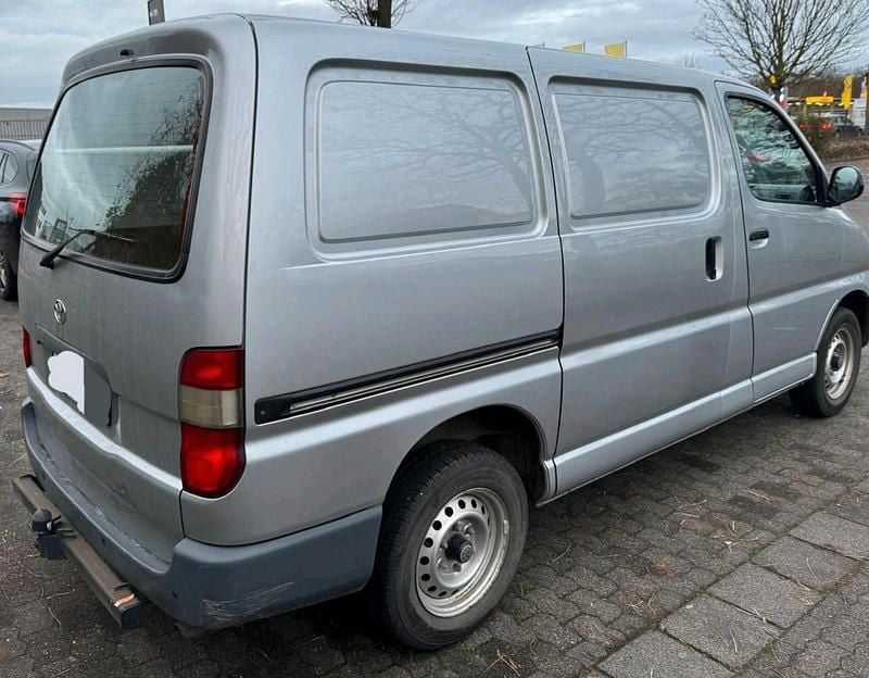 Gebraucht Toyota HiAce 88 PS (64 kW) 2005 Silber Van / Kleinbus