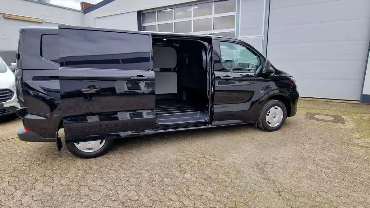 Neu Ford Transit Custom Trend 136 PS (100 kW) 2025 Schwarz Van / Kleinbus