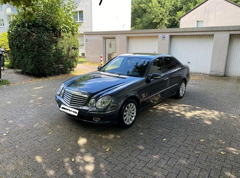 Grau Gebraucht 2008 Mercedes E350 Limousine | 8.500 € (Fairer Preis) - Bild 1/4