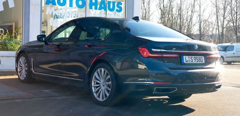 Gebraucht BMW 730 265 PS (194 kW) 2020 Sophistograu brillanteffekt Limousine