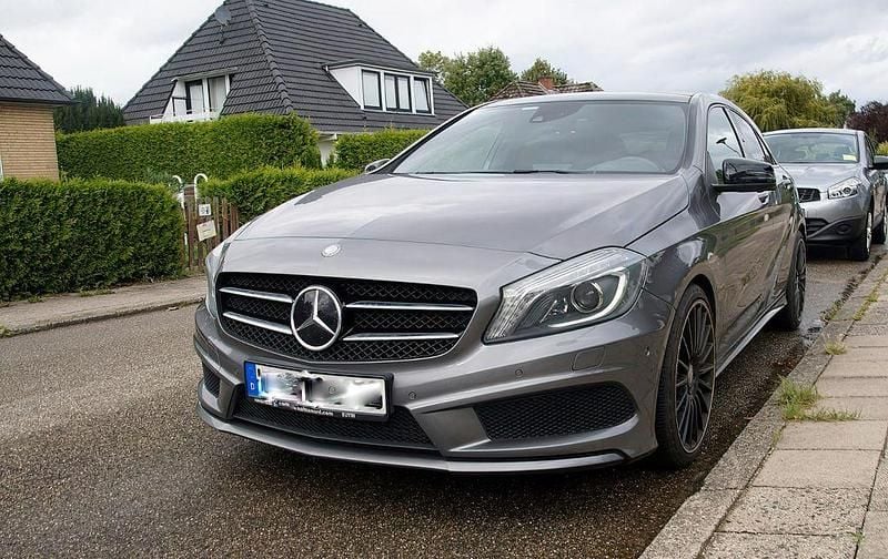 Grau Gebraucht 2012 Mercedes A200 AMG line Limousine | 12.000 € (Fairer Preis) - Bild 1/4