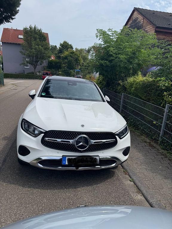 Weiß Gebraucht 2023 Mercedes GLC220 Advanced Coupé | 56.700 € (Fairer Preis) - Bild 1/4