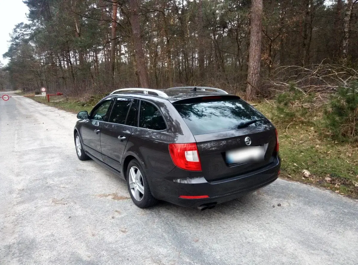 Gebraucht Skoda Superb Elegance 170 PS (125 kW) 2011 Braun Kombi