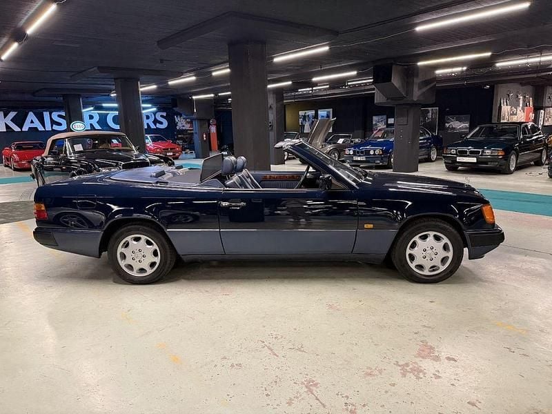 Gebraucht Mercedes E300 220 PS (161 kW) 1995 Blau Cabrio