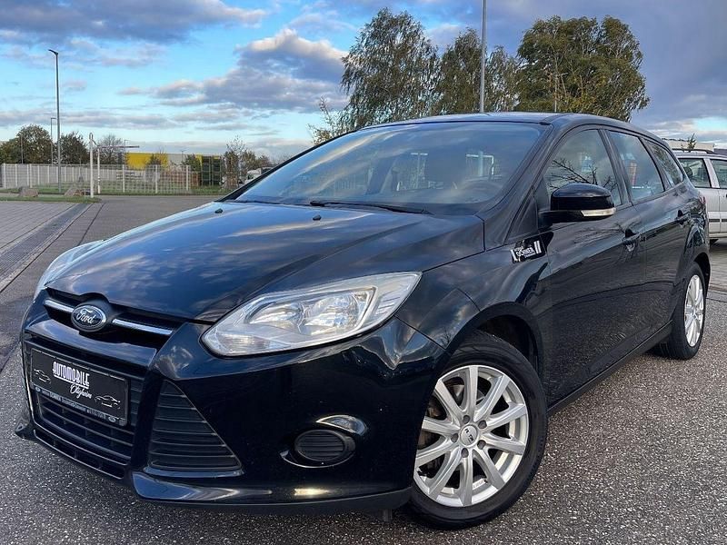 Schwarz Gebraucht 2011 Ford Focus Trend Kombi | 3.999 € (Fairer Preis) - Bild 1/4