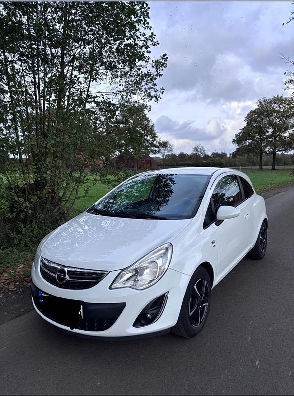 Weiß Gebraucht 2013 Opel Corsa Active Kleinwagen | 2.300 € (Superpreis) - Bild 1/4