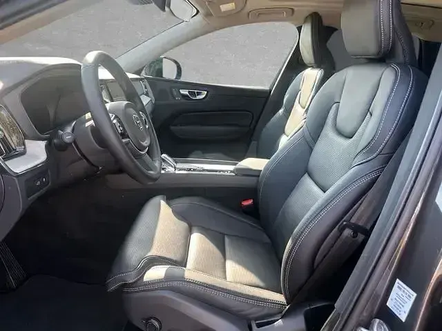 Gebraucht Volvo XC60 Plus 349 PS (256 kW) 2025 Platinum grey SUV