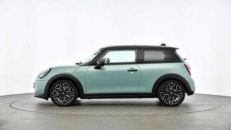 Gebraucht Mini Cooper Favoured 156 PS (114 kW) 2024 Grün Kleinwagen
