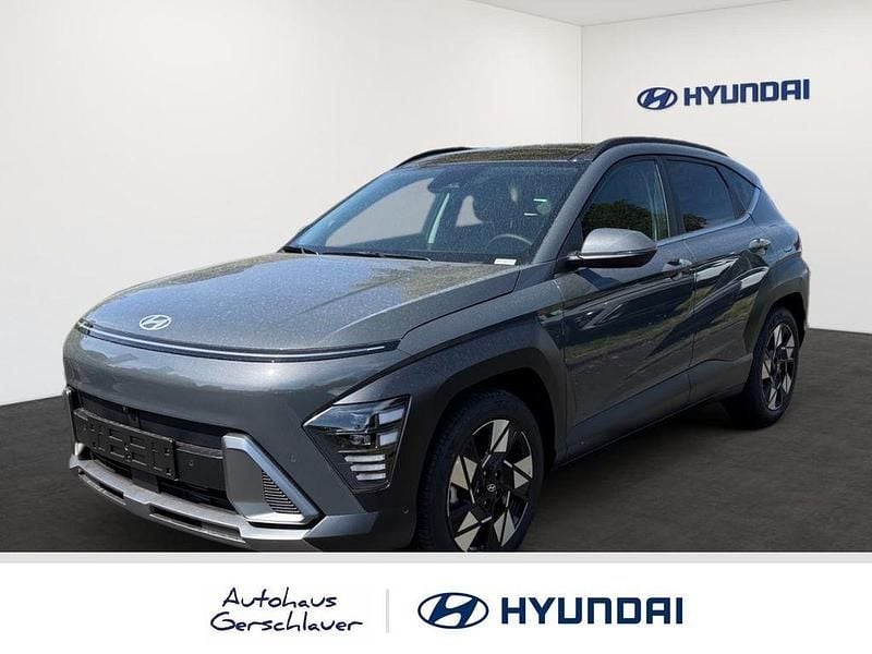 Grau Neu 2025 Hyundai Kona Prime SUV | 33.295 € (Etwas zu teuer) - Bild 1/4