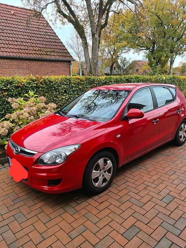 Rot Gebraucht 2009 Hyundai i30 Limousine | 3.000 € (Fairer Preis) - Bild 1/4