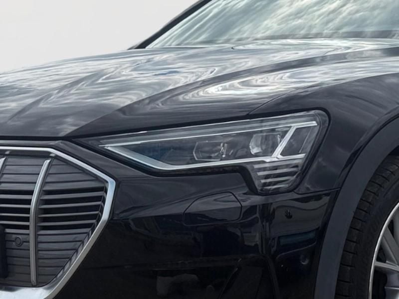Używany Audi e-tron Comfort 230 kW (313 KM) 2022 Czarny SUV