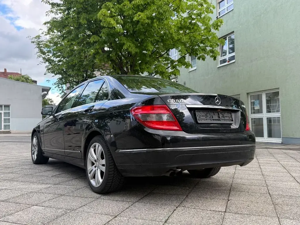 Gebraucht Mercedes C180 156 PS (114 kW) 2010 Schwarz Limousine