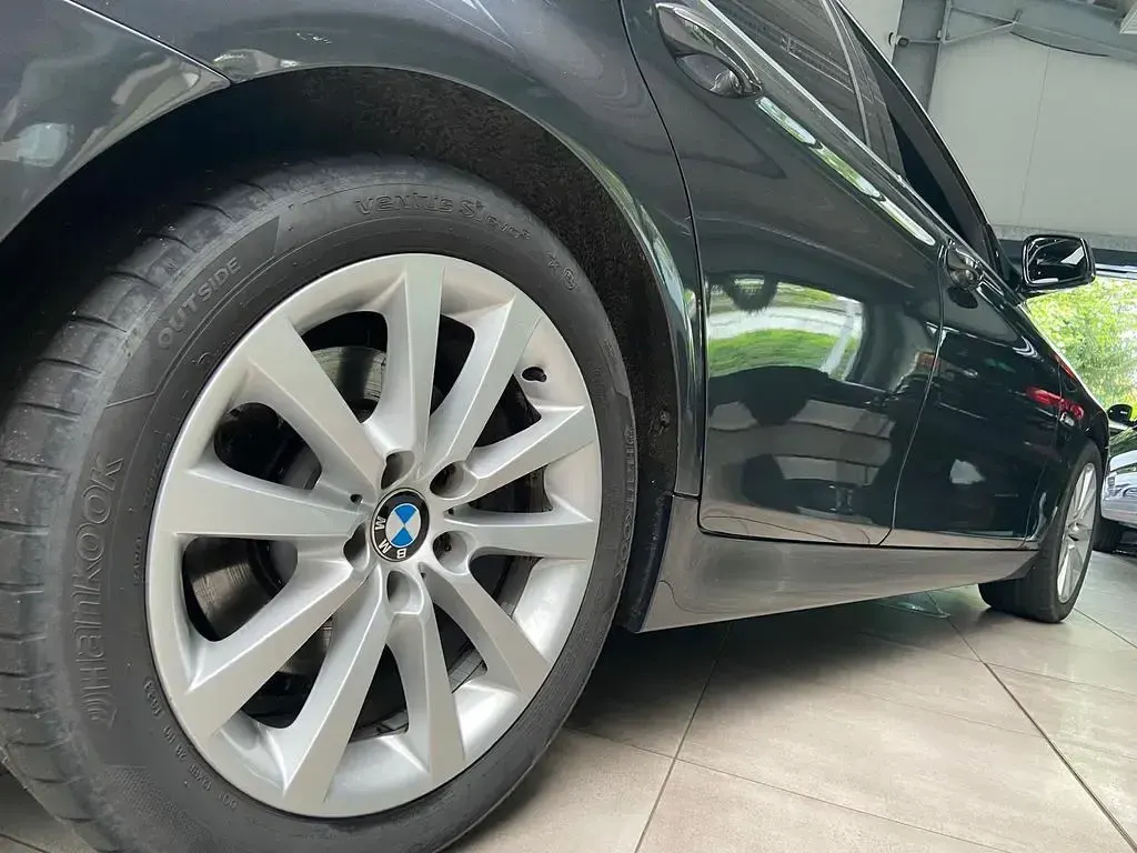 Gebraucht BMW 520 184 PS (135 kW) 2011 Grau Kombi