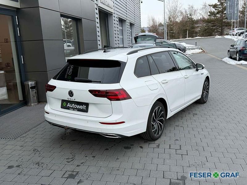 Gebraucht VW Golf VIII 150 PS (110 kW) 2022 Weiß Kombi