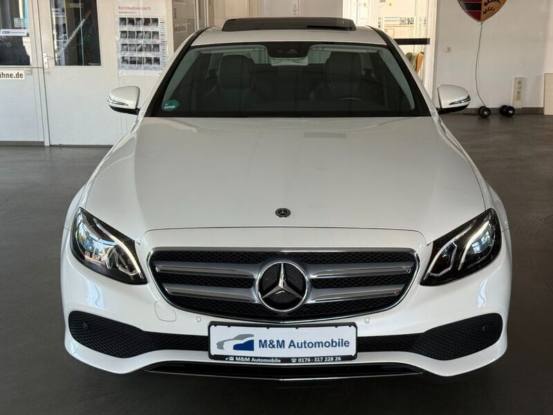 Weiß Gebraucht 2017 Mercedes E200 Avantgarde Limousine | 25.990 € (Fairer Preis) - Bild 1/4