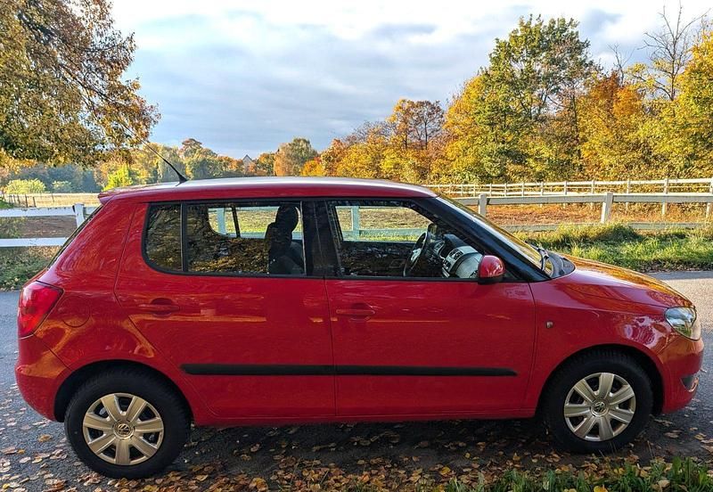 Gebraucht Skoda Fabia 60 PS (44 kW) 2010 Rot Kleinwagen