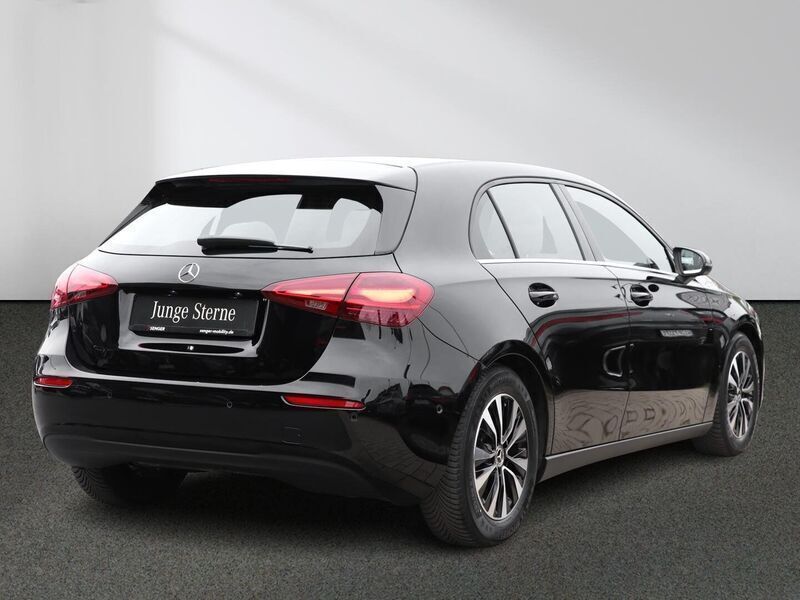 Gebraucht Mercedes A180 136 PS (100 kW) 2023 Andere farbe Kleinwagen