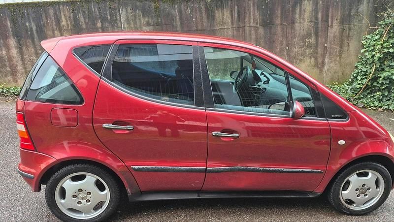 Gebraucht Mercedes A160 102 PS (75 kW) 2000 Rot Kleinwagen