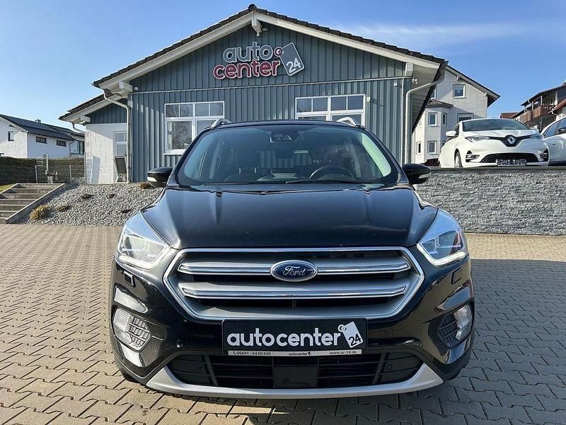 Gebraucht Ford Kuga Titanium 150 PS (110 kW) 2019 Schwarz SUV