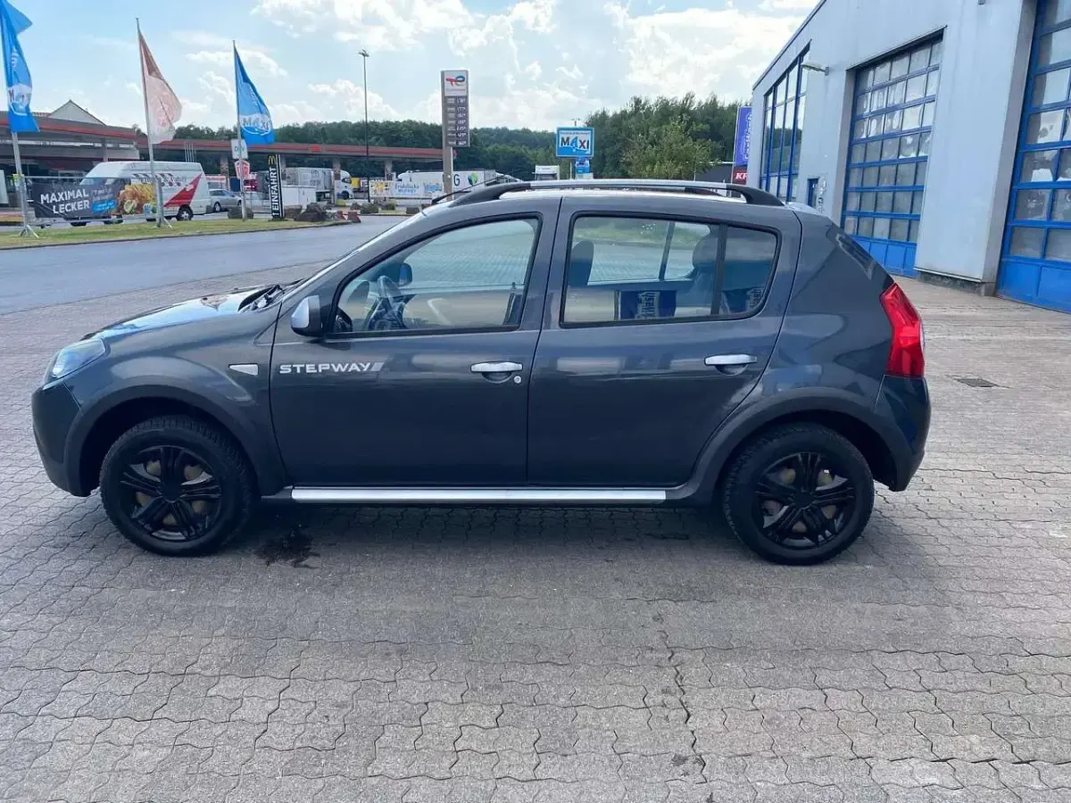 Gebraucht Dacia Sandero Stepway 68 PS (50 kW) 2011 Grau Limousine