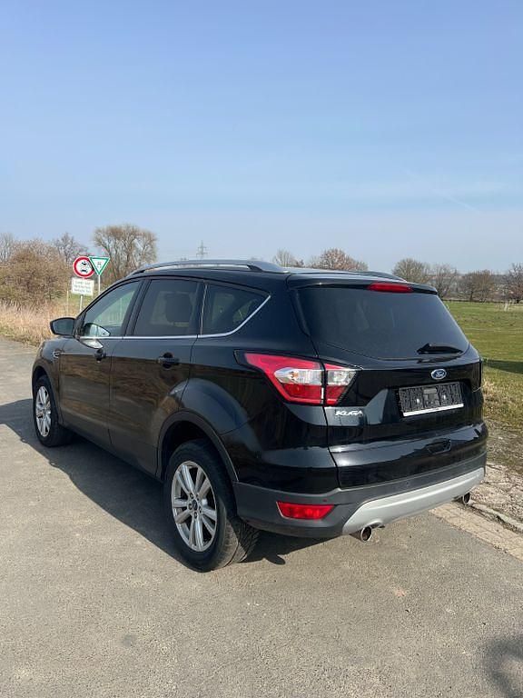 Gebraucht Ford Kuga 150 PS (110 kW) 2019 Schwarz SUV