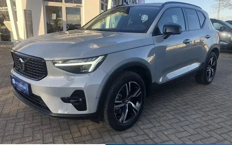 Gebraucht Volvo XC40 Plus 163 PS (119 kW) 2025 Grau SUV
