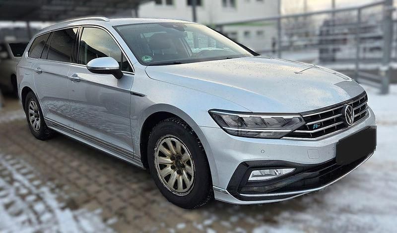 Silber Gebraucht 2021 VW Passat Elegance Kombi | 19.999 € (Superpreis) - Bild 1/4