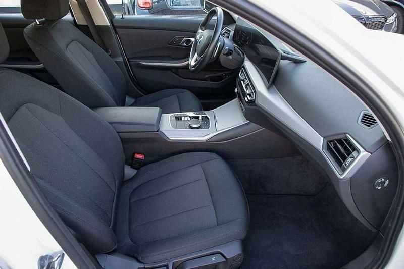 Gebraucht BMW 320e 204 PS (150 kW) 2022 Alpinweiß uni Kombi