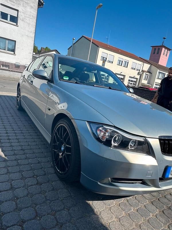 Używany BMW 320 150 KM (110 kW) 2006 Niebieski Sedan/Limuzyna