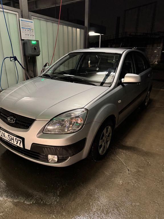 Gebraucht Kia Rio Vision 97 PS (71 kW) 2009 Silber Limousine