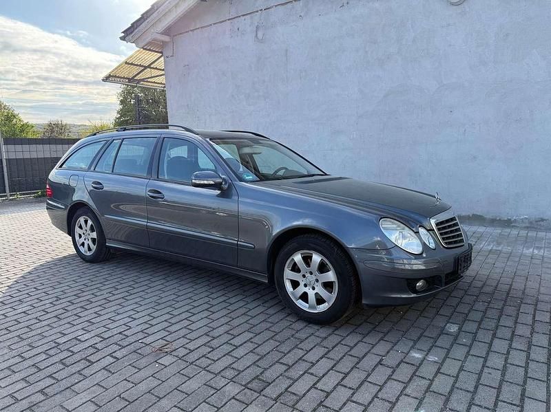 Gebraucht Mercedes E200 Classic 136 PS (100 kW) 2009 Grau Kombi