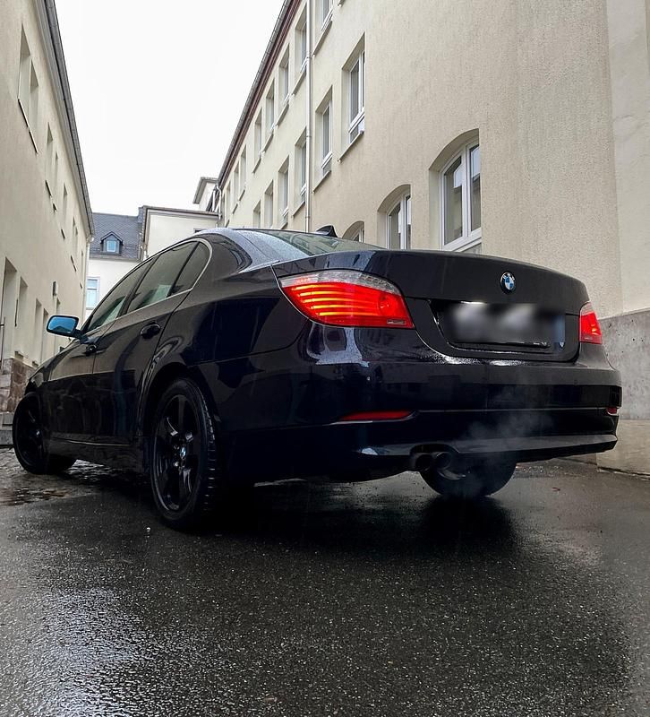 Gebraucht BMW 523 190 PS (139 kW) 2007 Blau Limousine