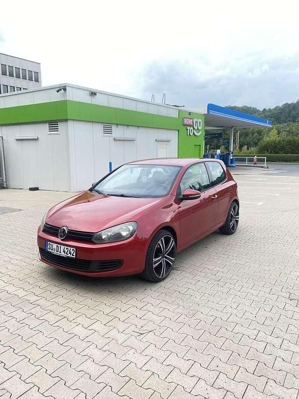 Rot Gebraucht 2009 VW Golf VI Trendline Coupé | 3.200 € (Guter Preis) - Bild 1/4