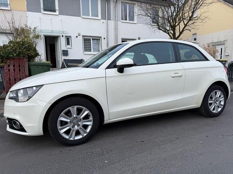 Gebraucht Audi A1 Attraction 86 PS (63 kW) 2011 Silber Kleinwagen