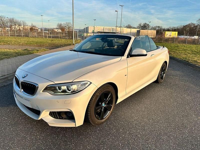 Weiß Gebraucht 2016 BMW 220 M Sport Cabrio | 21.999 € (Fairer Preis) - Bild 1/4