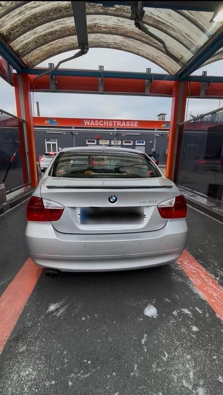 Gebraucht BMW 320 177 PS (130 kW) 2008 Silber Limousine