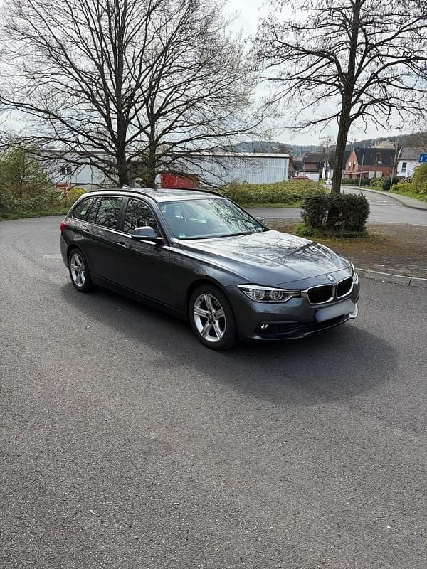 Gebraucht BMW 318 Shadowline 136 PS (100 kW) 2015 Grau Kombi