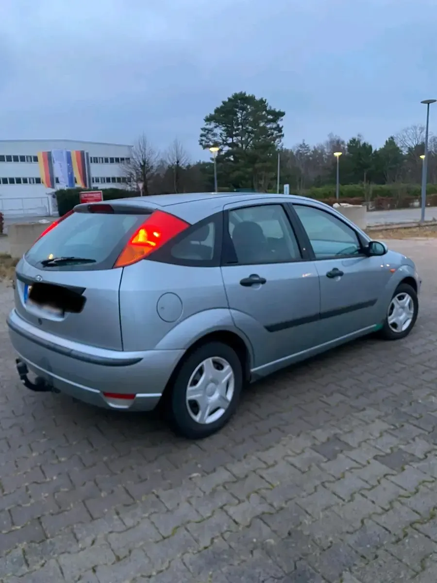 Gebraucht Ford Focus 80 PS (58 kW) 2004 Grau Kleinwagen